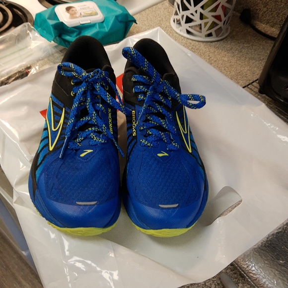 Brooks mens running shoes - Picture 4 of 6